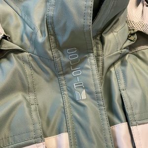 Like new beautiful pinnacle courier ski jacket.
